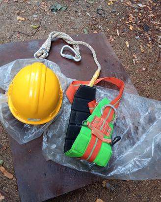 cintura di sicurezza e casco da cantiere 