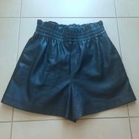 pantaloncini in eco-pelle