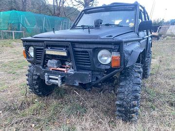 Nissan Patrol GR Y60 / 61 preparato con spazzaneve