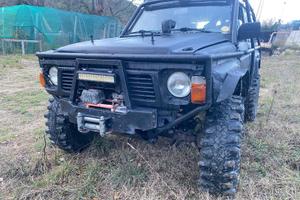 Nissan Patrol GR Y60 / 61 preparato con spazzaneve