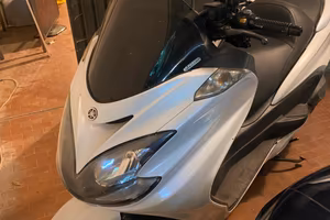 Yamaha Majesty 400 (YP400)