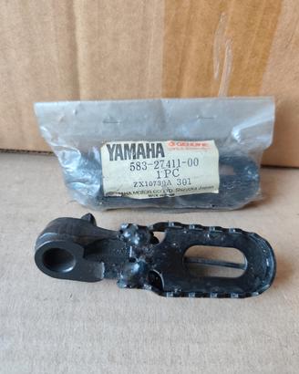 PEDALINA ANTERIORE SINISTRA ORIGINALE YAMAHA NUOVA