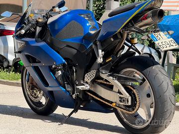 cbr 1000 rr 2004  anche con 2tempi