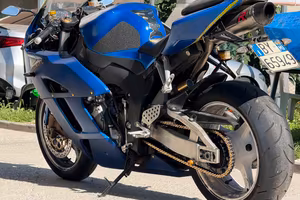 cbr 1000 rr 2004  anche con 2tempi