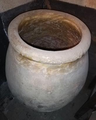 Antica giara per olio