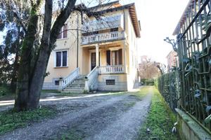 PORZIONE DI TRIFAMILIARE A REGGIO NELL'EMILIA