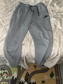 pantaloni nike tech grigi