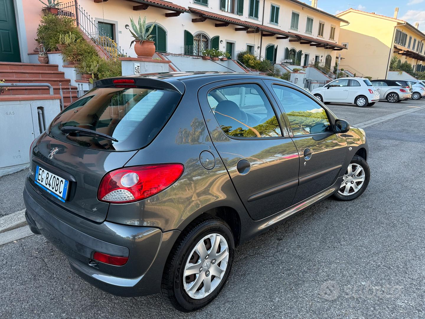 Peugeot 206 2011 photo 3