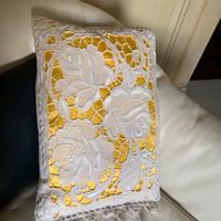 Cuscino in lino e ricami