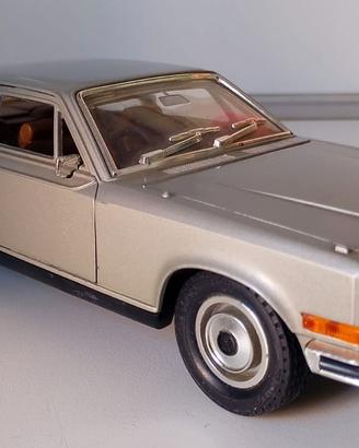 Bburago Vintage - Rolls-Royce Camargue 1/22