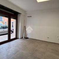 NEGOZIO A ISOLA DEL LIRI