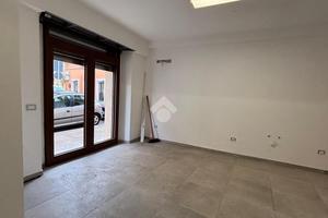 NEGOZIO A ISOLA DEL LIRI