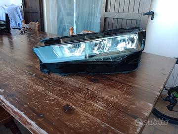 Fanale anteriore sinistro Skoda Scala
