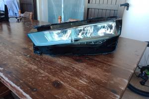 Fanale anteriore sinistro Skoda Scala