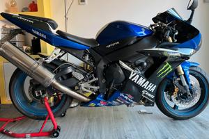 YAMAHA R1 2002