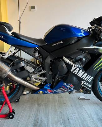 YAMAHA R1 2002