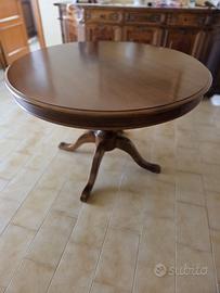 Tavolo in legno rotondo allungabile
