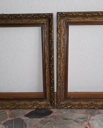 Coppia di Cornici Antiche in Legno e Gesso Dorato 
