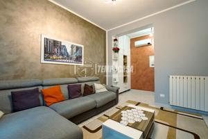 COMODO TRILOCALE RISTRUTTURATO CON CANTINA IN VIA