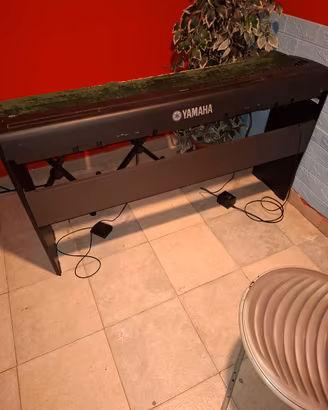 piano digitale Yamaha p85 con mobile e panchetta