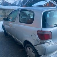 Toyota yaris per pezzi di ricambio