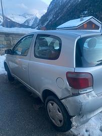 Toyota yaris per pezzi di ricambio