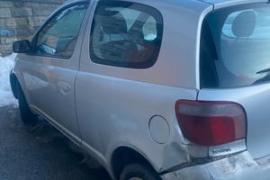 Toyota yaris per pezzi di ricambio