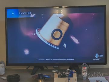 Televisore LED ultrasottile FullHD 32" Philips