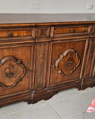 mobili credenza singola e credenza con vetrina