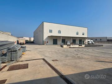 Capannone industriale per logistica