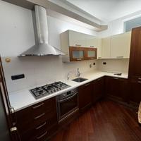 Cucina completa con elettrodomestici