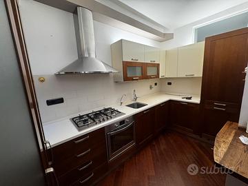 Cucina completa con elettrodomestici