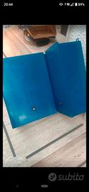 Armadietto Blu ad angolo