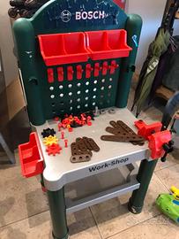 Banco da lavoro Bosh con accessori e camioncini da