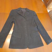 Giacca da donna colore castano.
