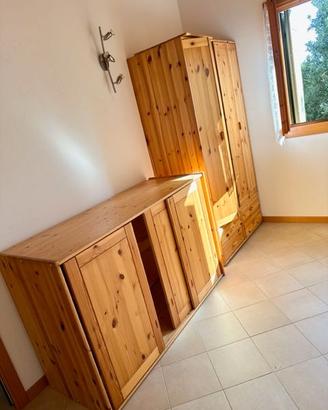Completo: 2 armadi + comodino in legno massello