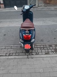 Piaggio Vespa 50 LX - 2010