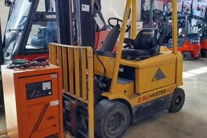 Carrello elevatore elettrico 2500kg marca Hyster