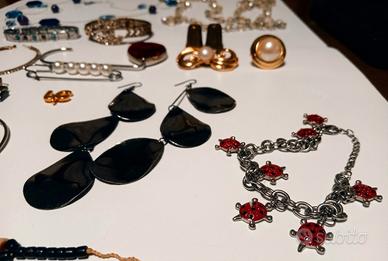 lotto bigiotteria vintage mista e accessori