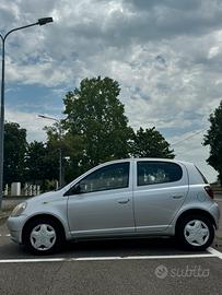 Toyota Yaris 2002 (prezzo trattabile)