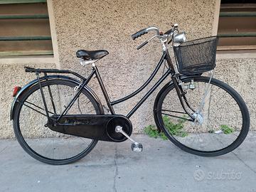 donna 26 stile vintage con cestino pronta all'uso 