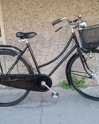donna 26 stile vintage con cestino pronta all'uso 