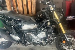Xadv 750