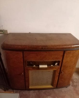 giradischi e radio con mobile vintage 