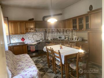 Storica Bifamiliare a Massanzago