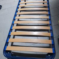 letto singolo e comodino