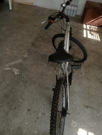 bicicletta Mountain bike bolt 