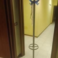 Appendiabito con portaombrelli