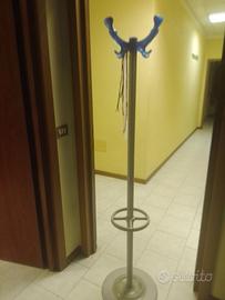 Appendiabito con portaombrelli