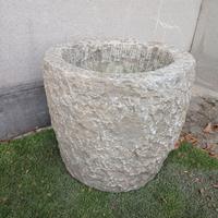 antico vaso in pietra